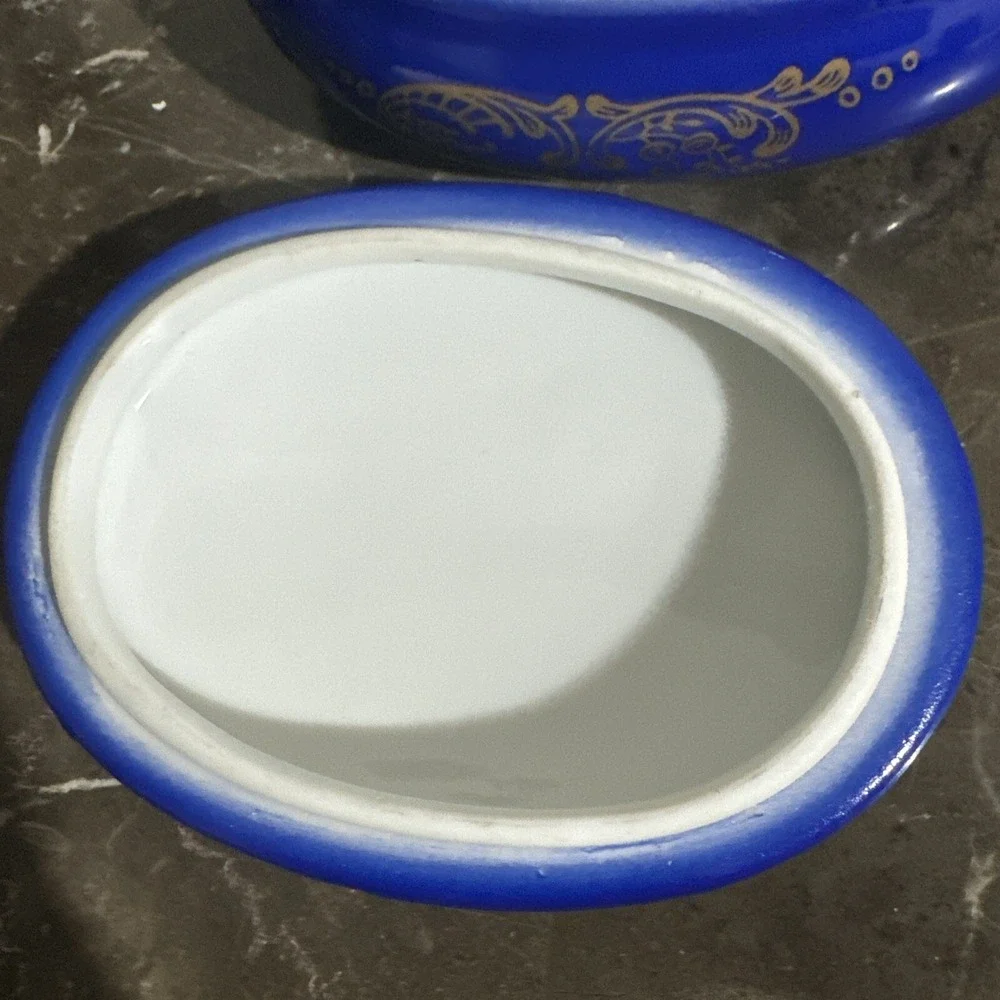VINTAGE LIMOGES VANITY/TRINKET BOX COBALT BLUE COURTING COUPLE PORCELAIN